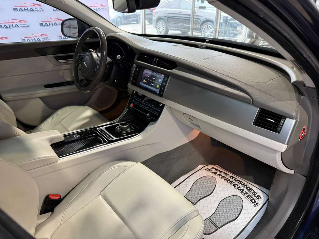 Used 2018 Jaguar XF Premium AWD/4WD image 52