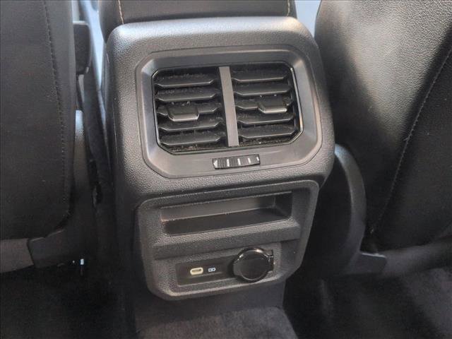 Used 2024 Volkswagen Tiguan SE image 16