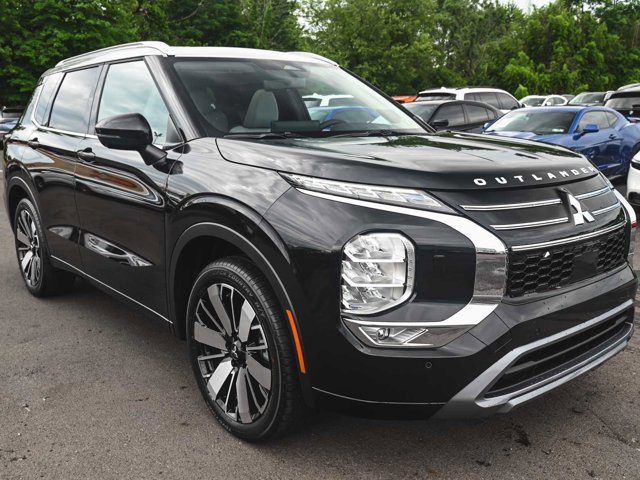 New 2025 Mitsubishi Outlander AWD image 3