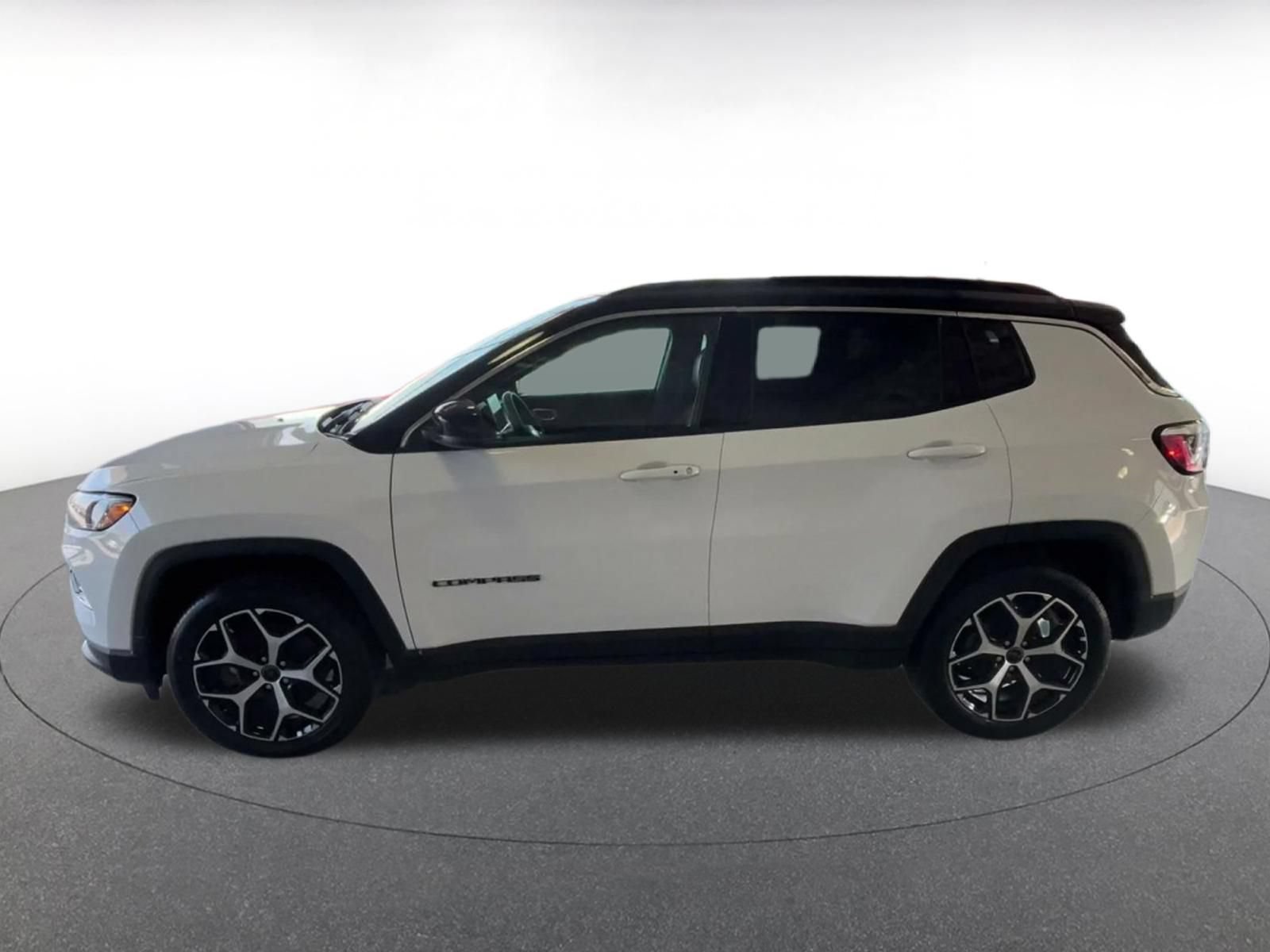 Used 2025 Jeep Compass Limited AWD/4WD image 8