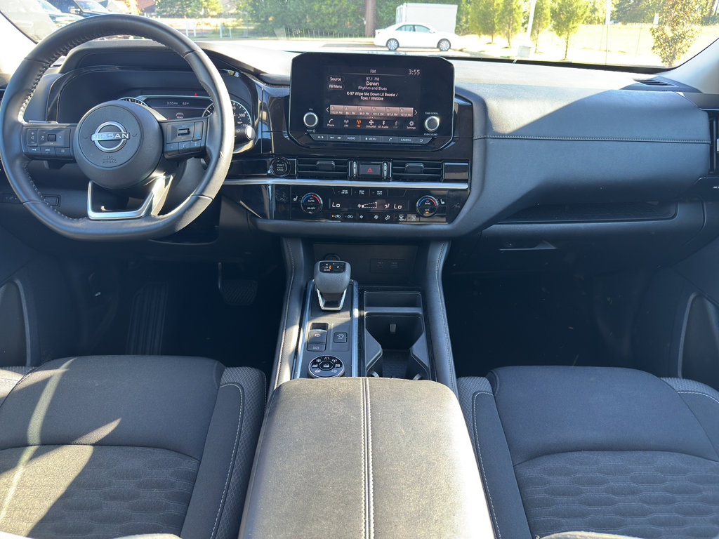 Used 2025 Nissan Pathfinder SV image 13