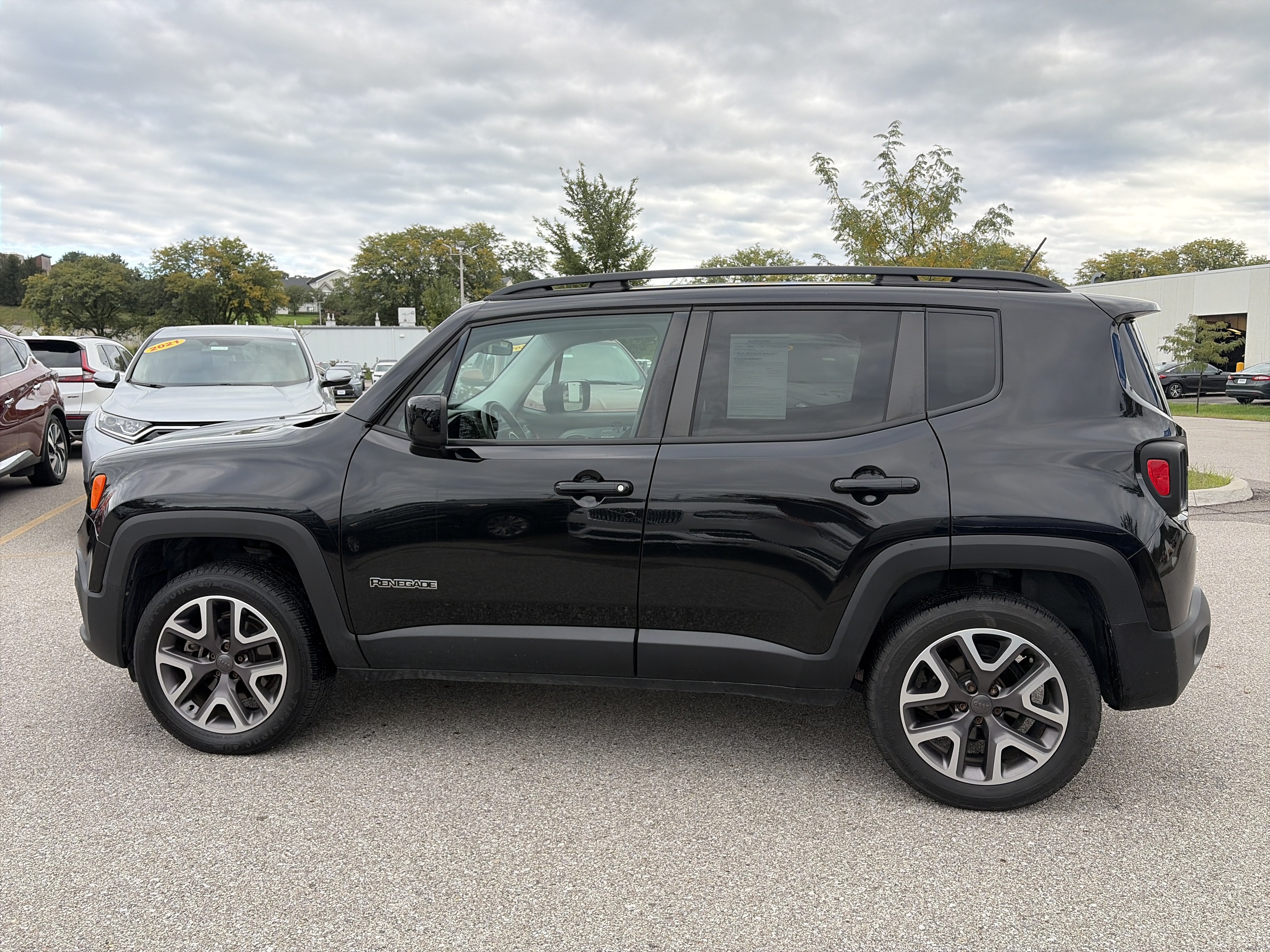 Used 2015 Jeep Renegade Latitude AWD/4WD image 9