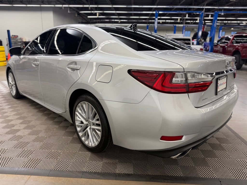 Used 2016 Lexus ES 350 w/ Luxury Package w/Wood Trim FWD image 5