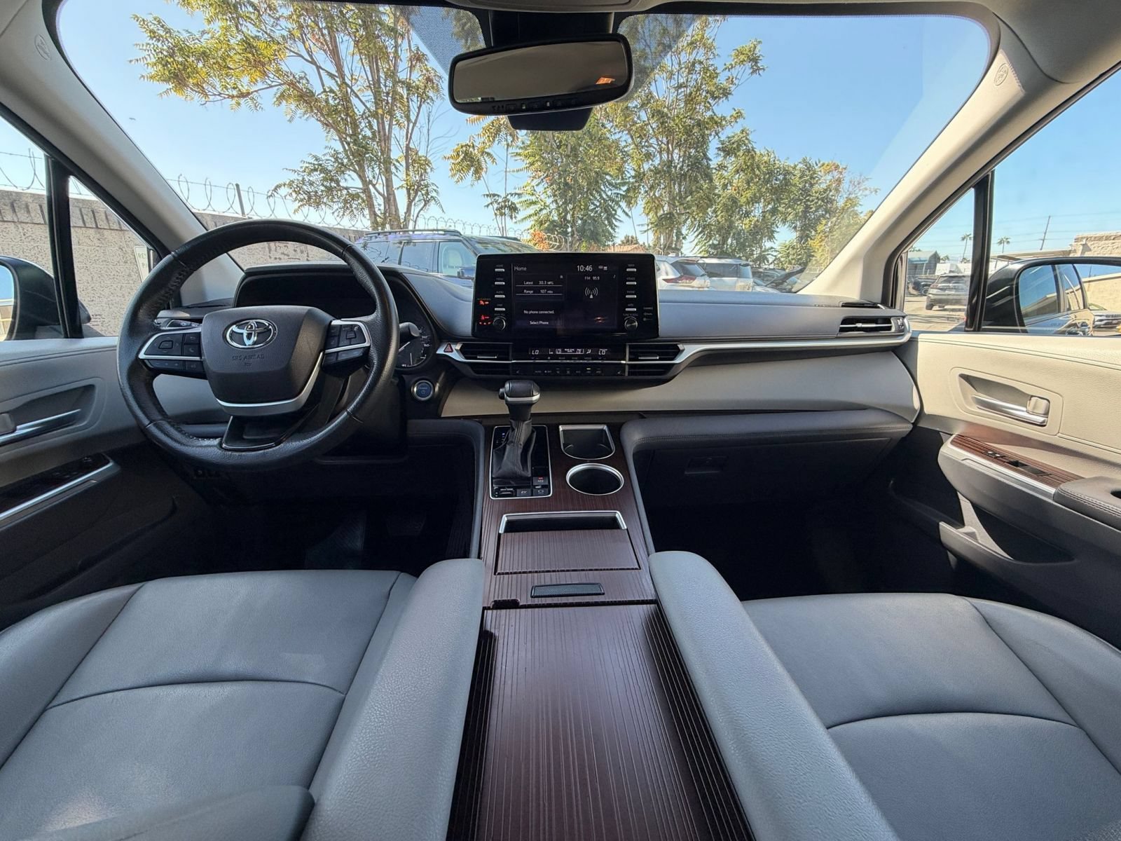 Used 2024 Toyota Sienna XLE FWD image 35