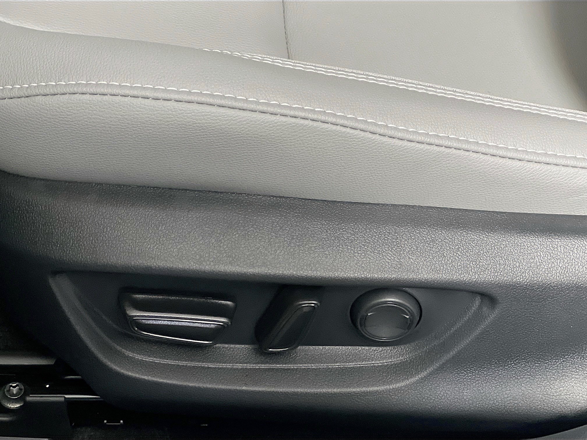 Used 2026 Toyota Camry SE FWD image 15