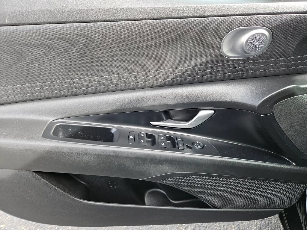 Used 2021 Hyundai Elantra SEL FWD image 15