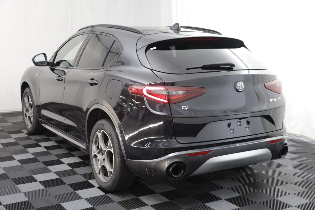 Used 2023 Alfa Romeo Stelvio Ti AWD/4WD image 16