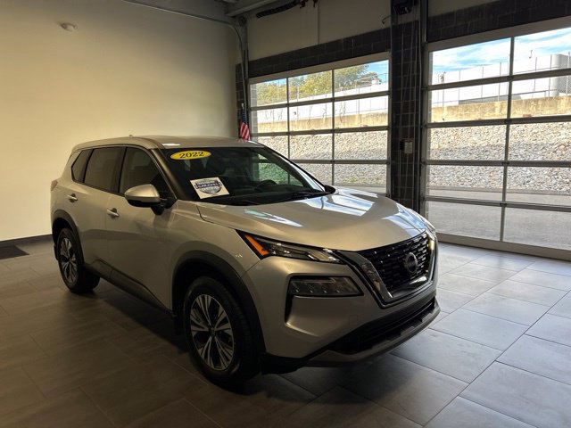 Used 2022 Nissan Rogue SV FWD image 2