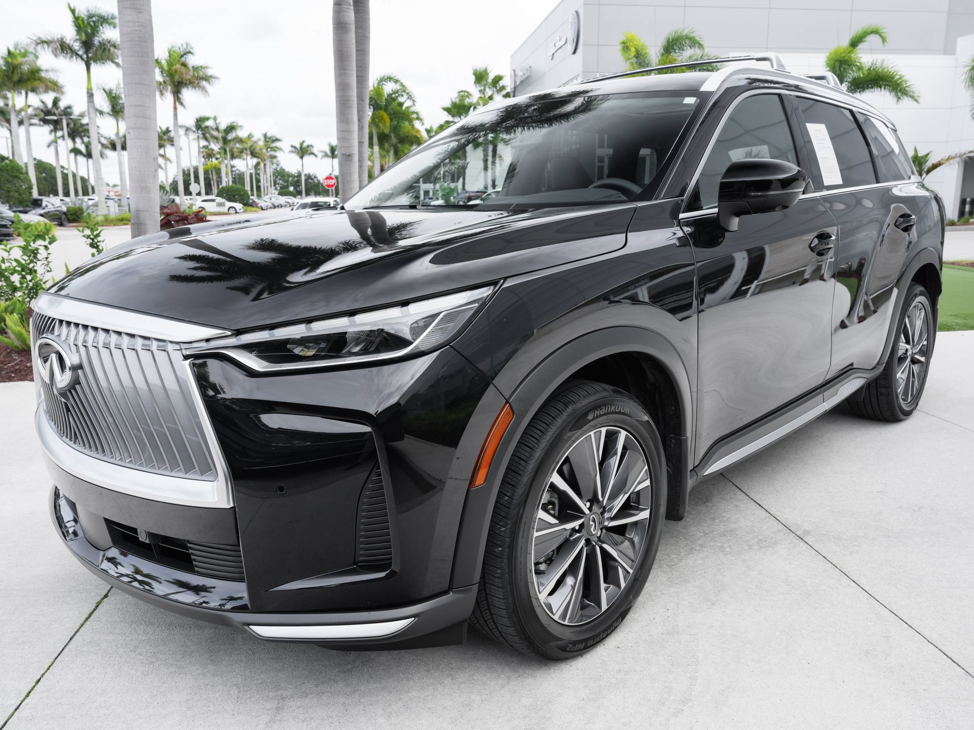 Certified 2026 INFINITI QX60 Luxe w/ Family Package FWD image 6