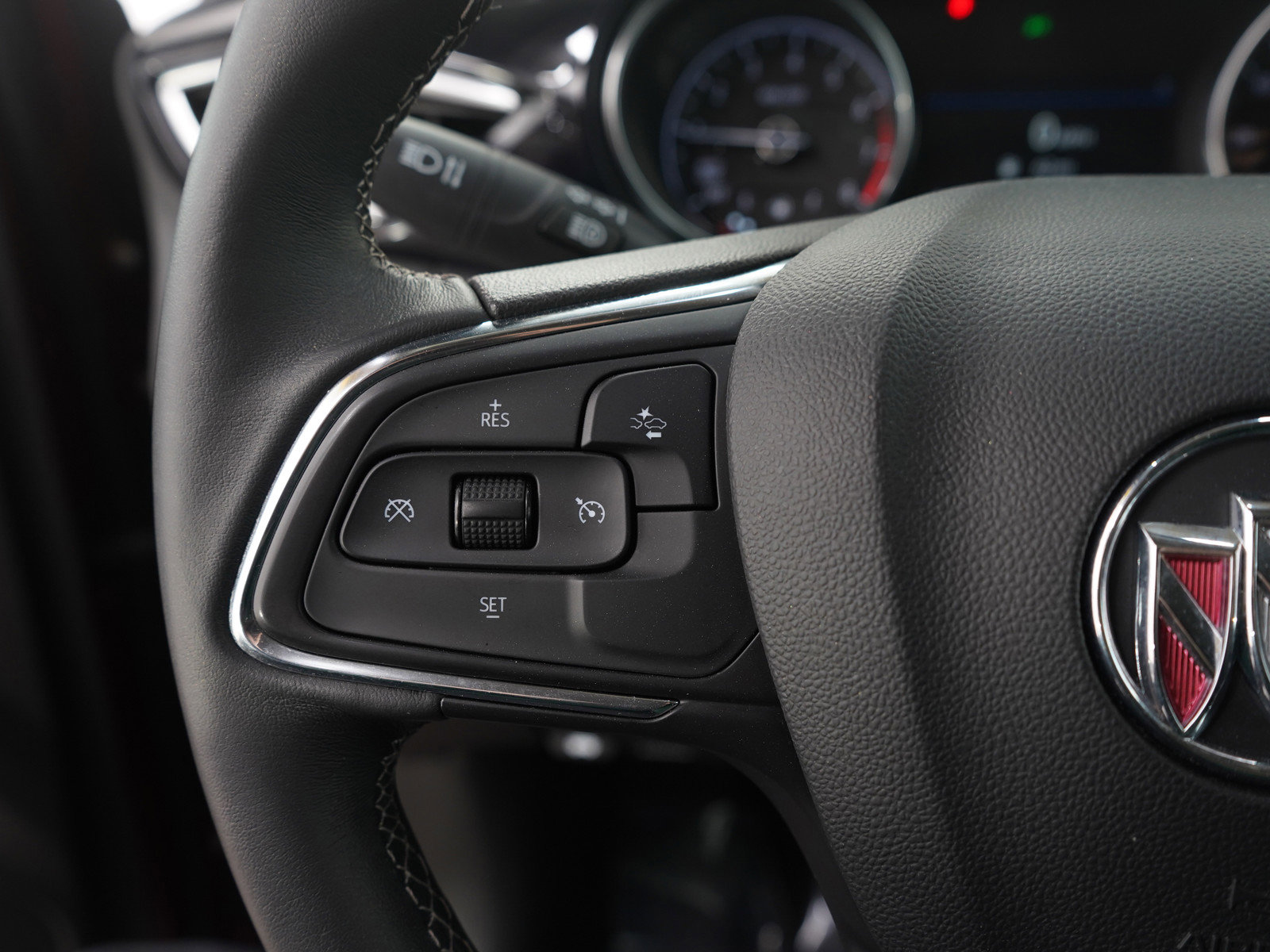 Used 2023 Buick Encore GX Select w/ Sport Touring Package image 25