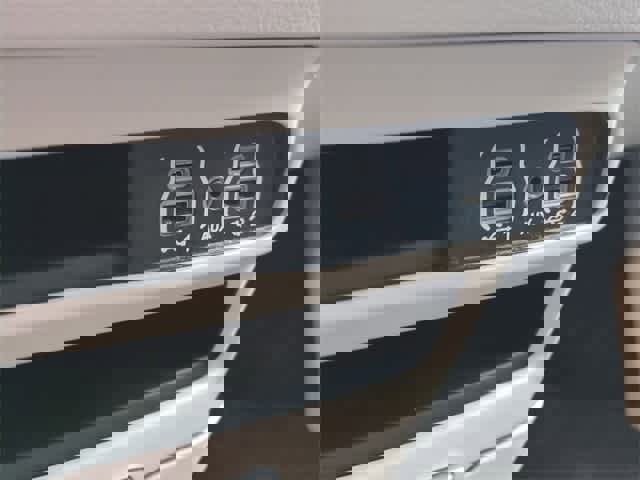 Used 2023 Chrysler Pacifica Touring-L image 30