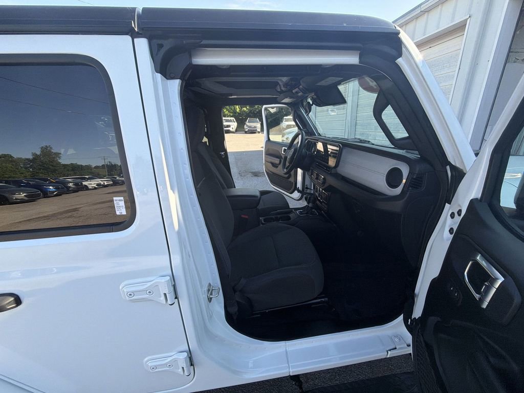Used 2024 Jeep Wrangler Unlimited w/ Convenience Group AWD/4WD image 24