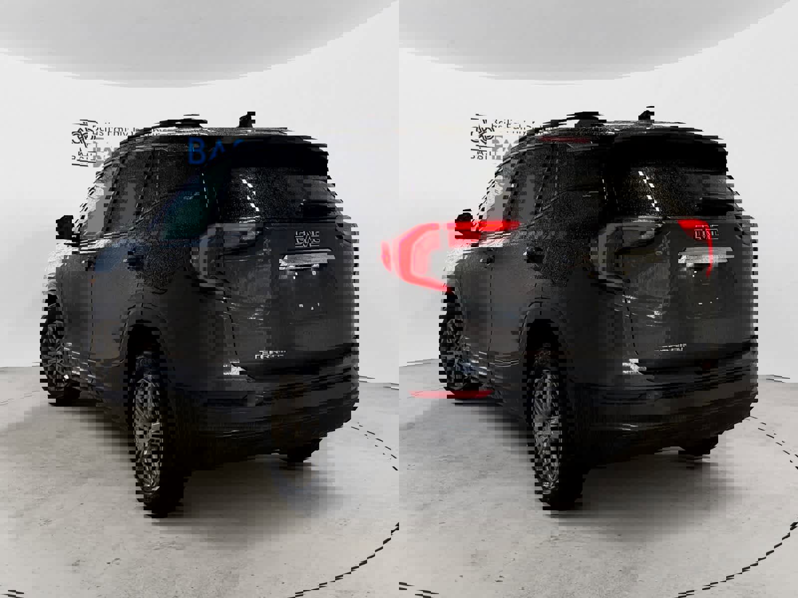 Used 2018 GMC Terrain SLE w/ Driver Convenience Package image 3