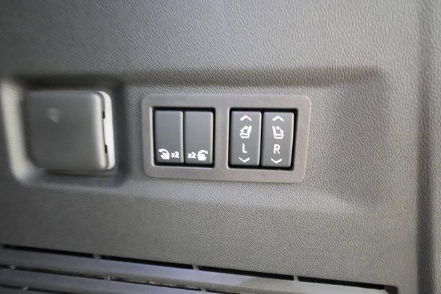 Used 2025 Chevrolet Suburban High Country image 26