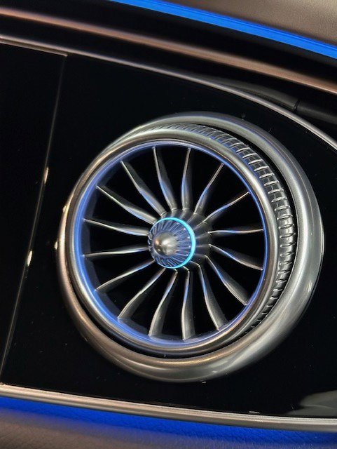 Used 2022 Mercedes-Benz EQS 580 4MATIC Sedan image 12