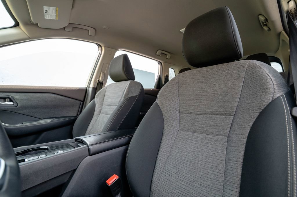 Used 2023 Nissan Rogue SV image 6