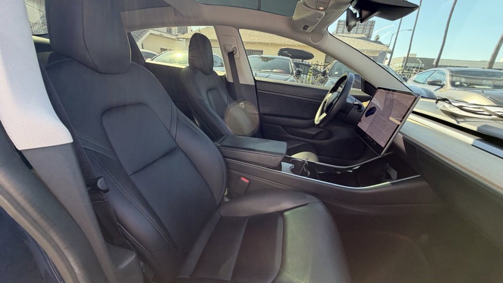 Used 2020 Tesla Model 3 Standard Range image 18