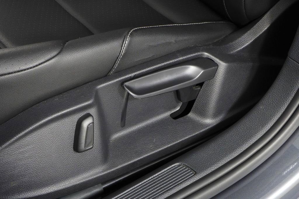 Used 2017 Volkswagen Golf S image 23