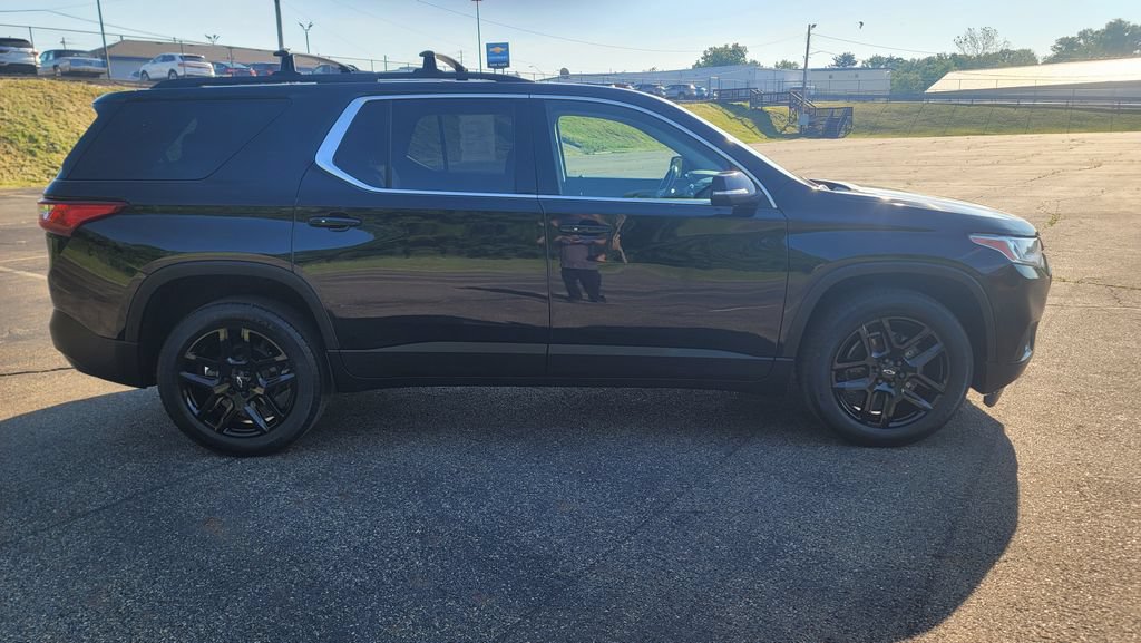 Used 2021 Chevrolet Traverse LT w/ LPO, Blackout Package AWD/4WD image 14