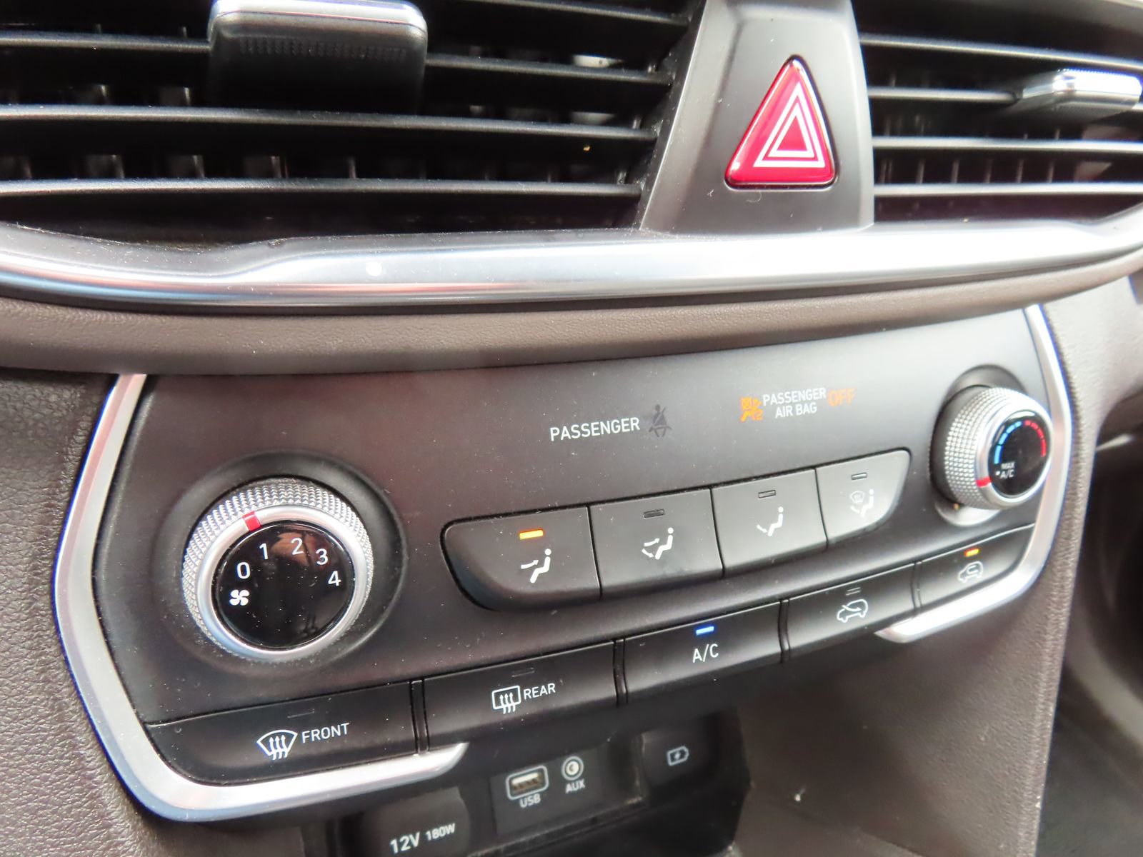 Used 2020 Hyundai Santa Fe SE image 24