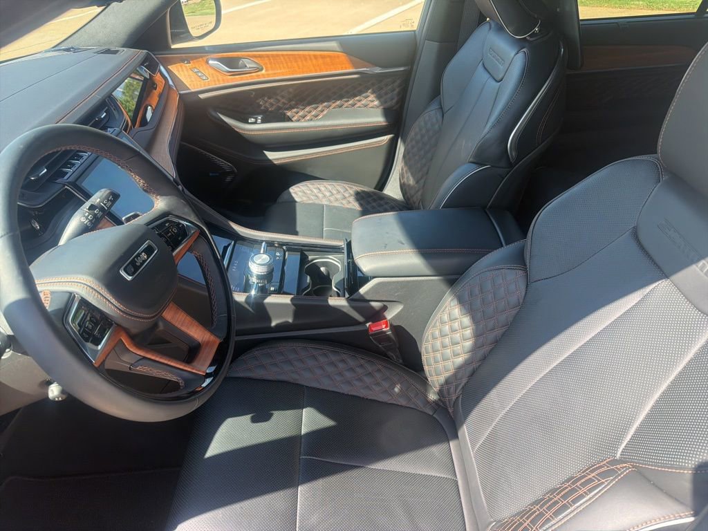 Used 2024 Jeep Grand Cherokee L Summit AWD/4WD image 8