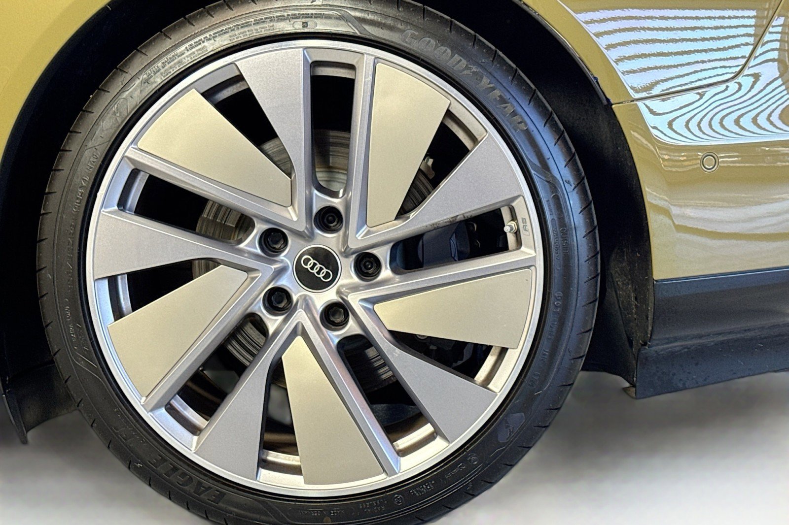 Used 2022 Audi e-tron GT Prestige w/ Prestige Package image 28