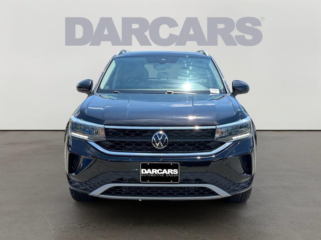 Used 2024 Volkswagen Taos SE AWD/4WD image 2