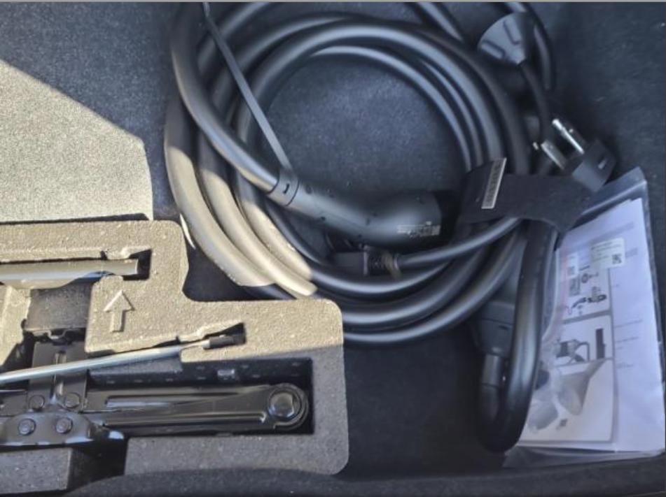 Used 2023 Volvo C40 P8 Recharge Plus image 9