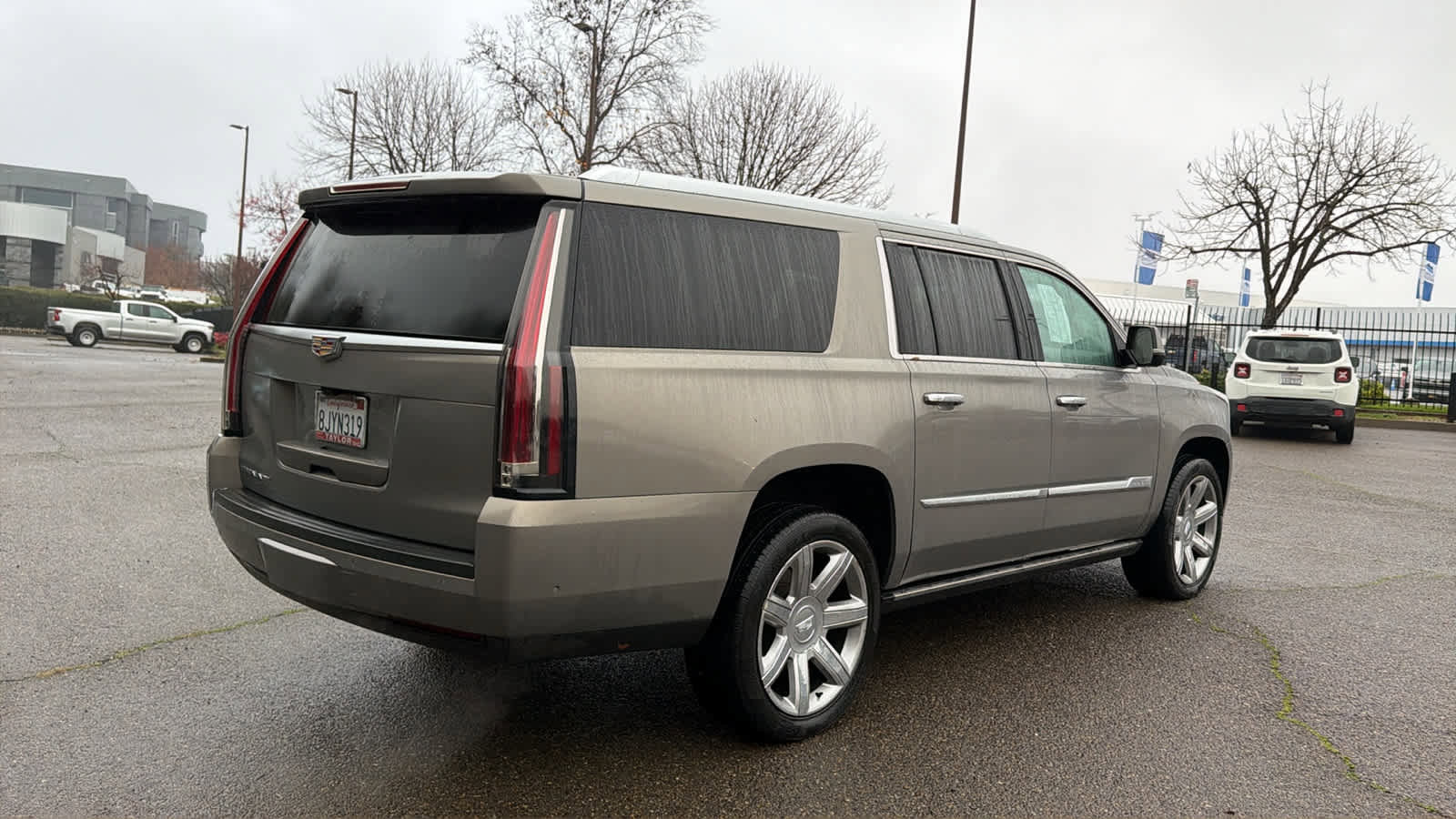 Used 2019 Cadillac Escalade ESV Premium Luxury image 5