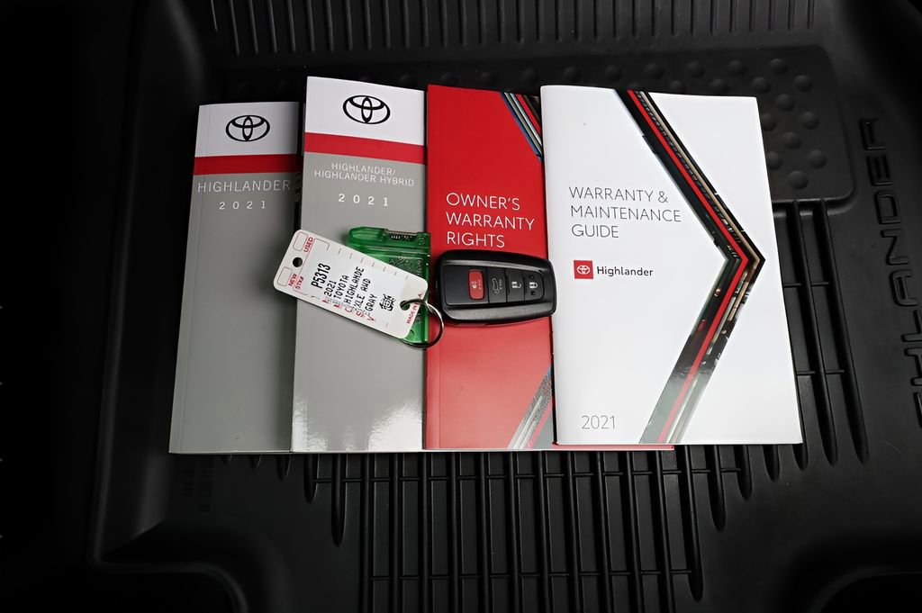 Used 2021 Toyota Highlander XLE image 46