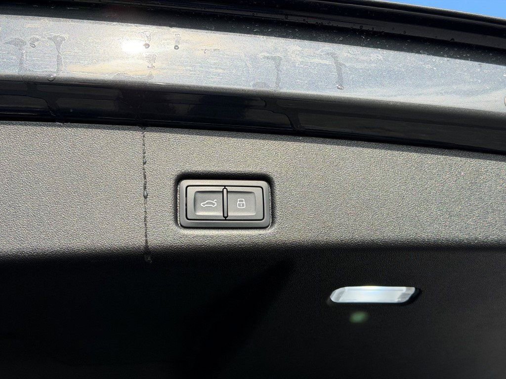 Certified 2025 Audi Q5 Premium Plus image 21