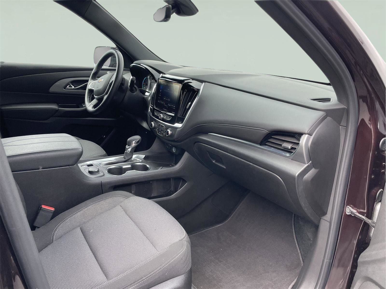 Used 2022 Chevrolet Traverse LT image 22
