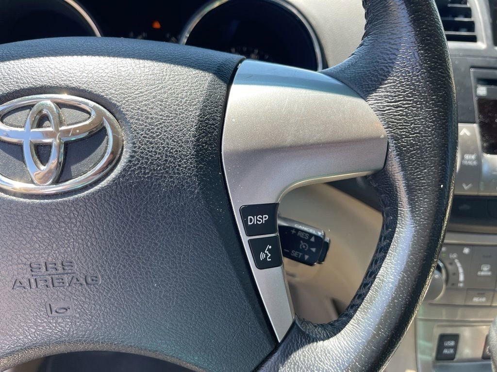 Used 2011 Toyota Highlander SE w/ Tow Pkg AWD/4WD image 16