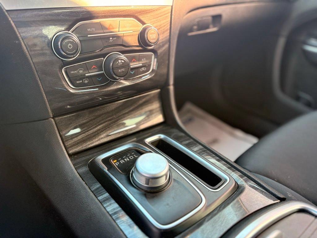 Used 2019 Chrysler 300 Touring w/ Chrome Appearance Package RWD image 11
