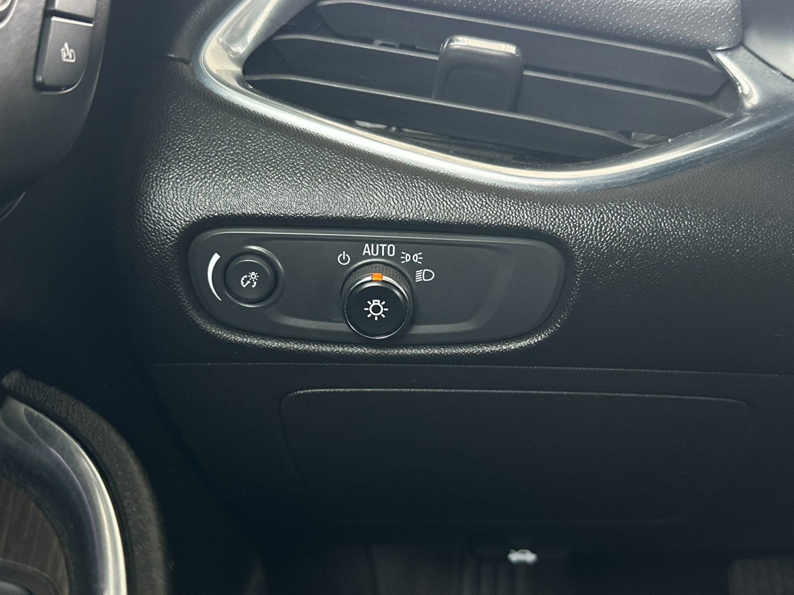 Used 2024 Chevrolet Malibu LT image 27