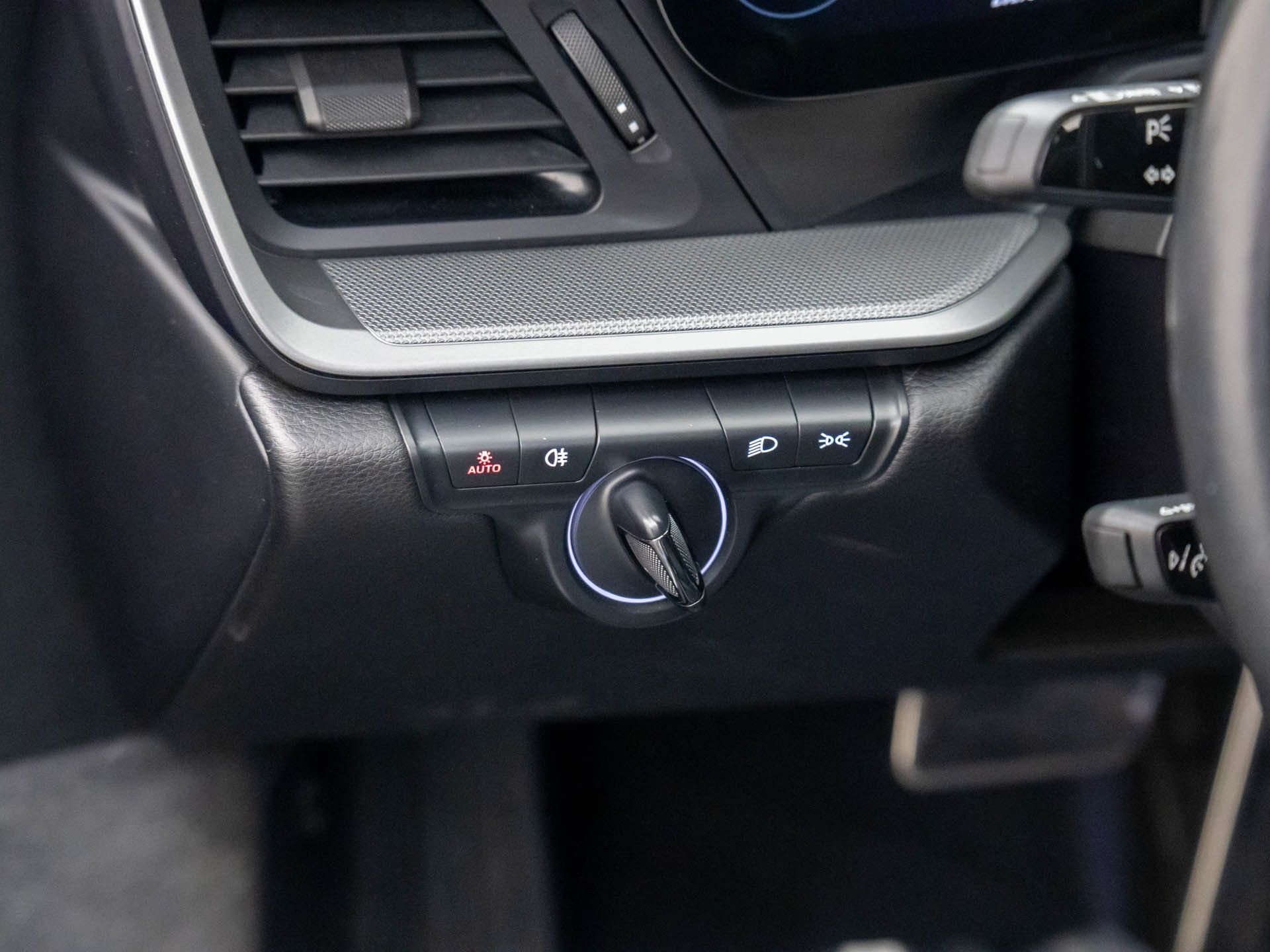 Certified 2023 Porsche 911 Carrera image 18