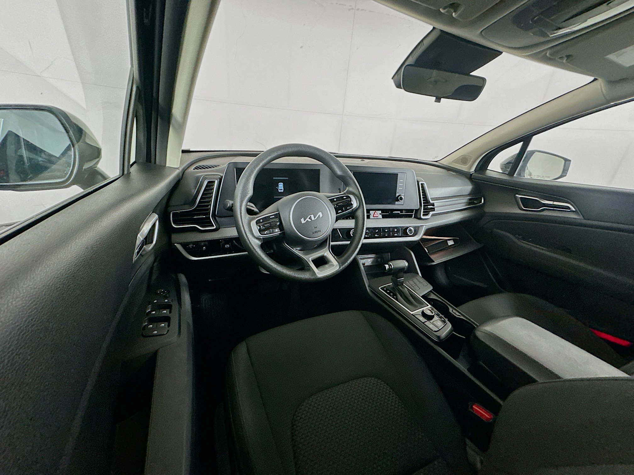 Used 2025 Kia Sportage LX image 18