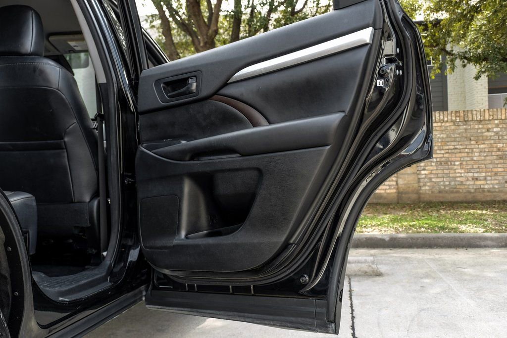 Used 2017 Toyota Highlander Plus image 56