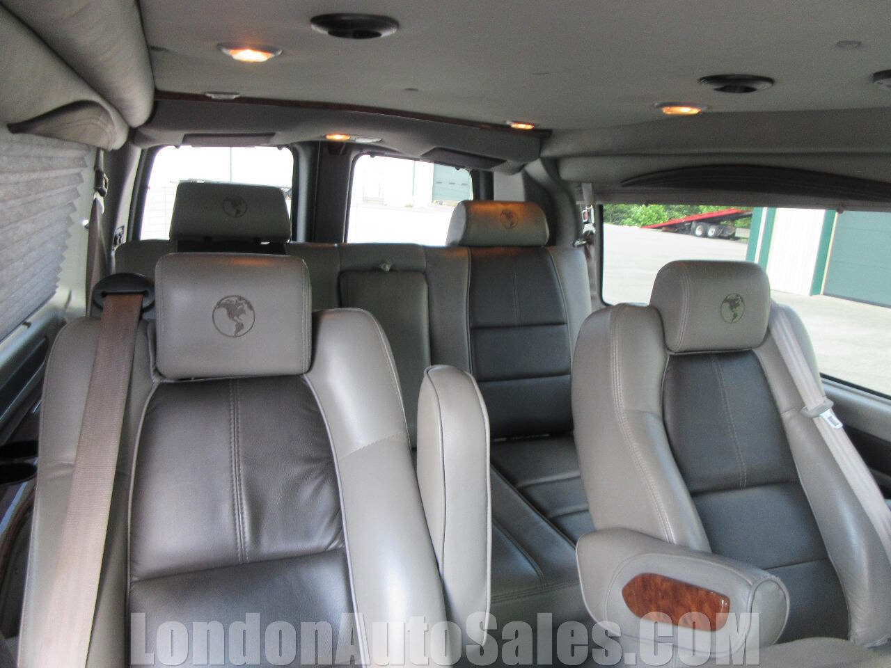 Used 2018 Chevrolet Express 2500 Extended w/ Enhanced Convenience Package image 15
