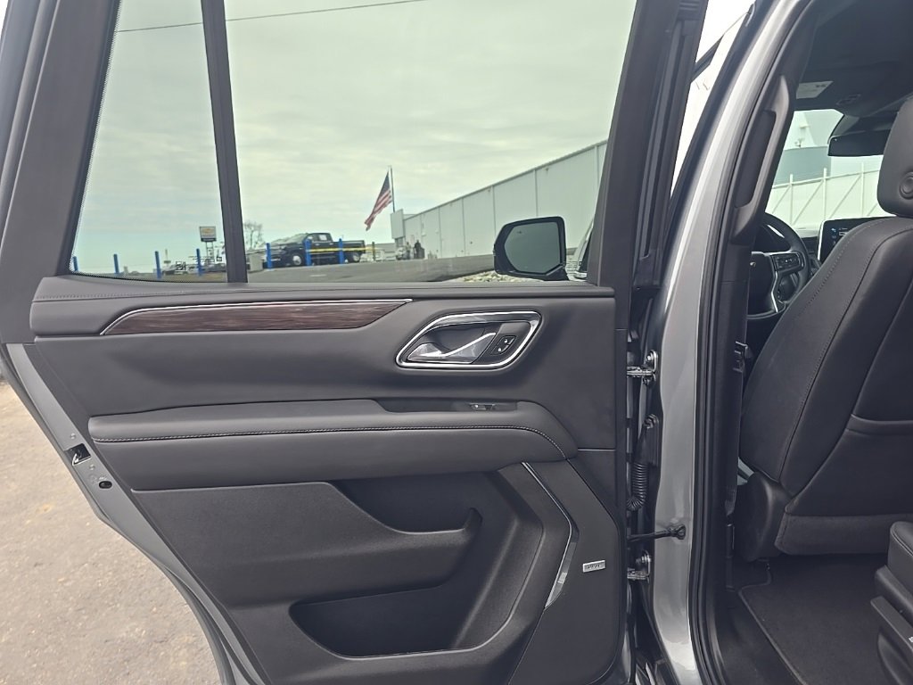 Used 2023 Chevrolet Tahoe LT w/ Luxury Package image 16