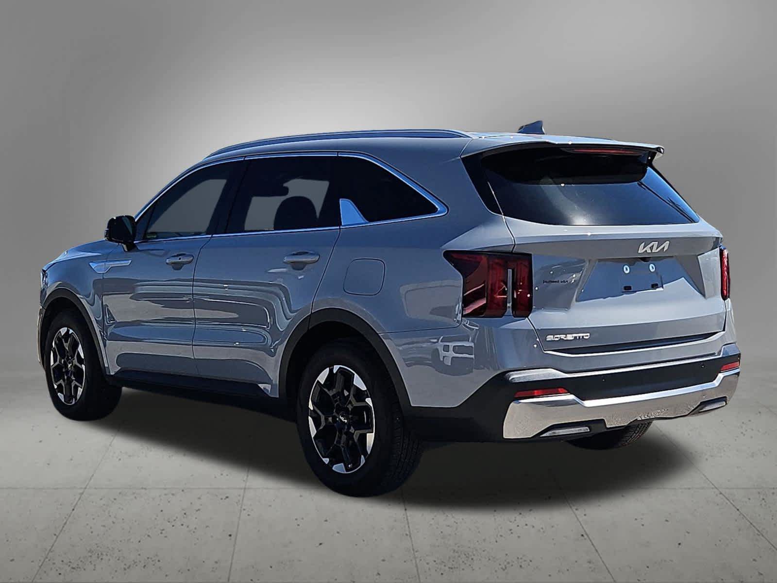 Certified 2025 Kia Sorento S FWD image 4
