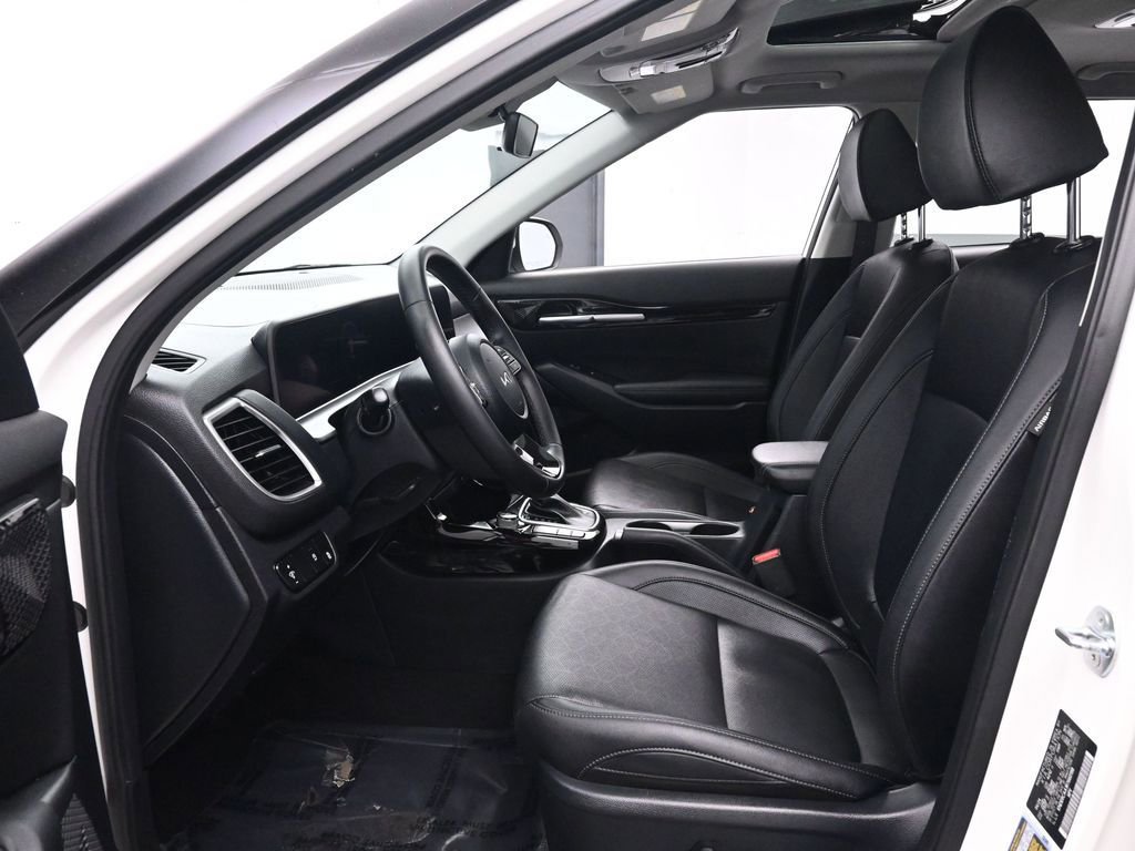 Used 2024 Kia Seltos EX image 11