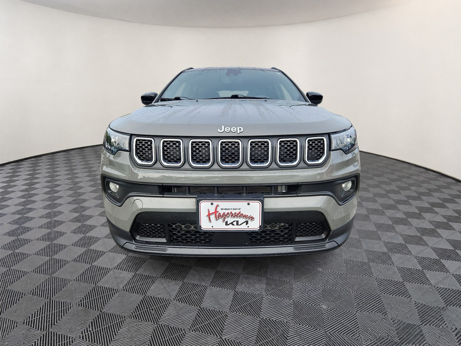 Used 2023 Jeep Compass Latitude AWD/4WD image 2
