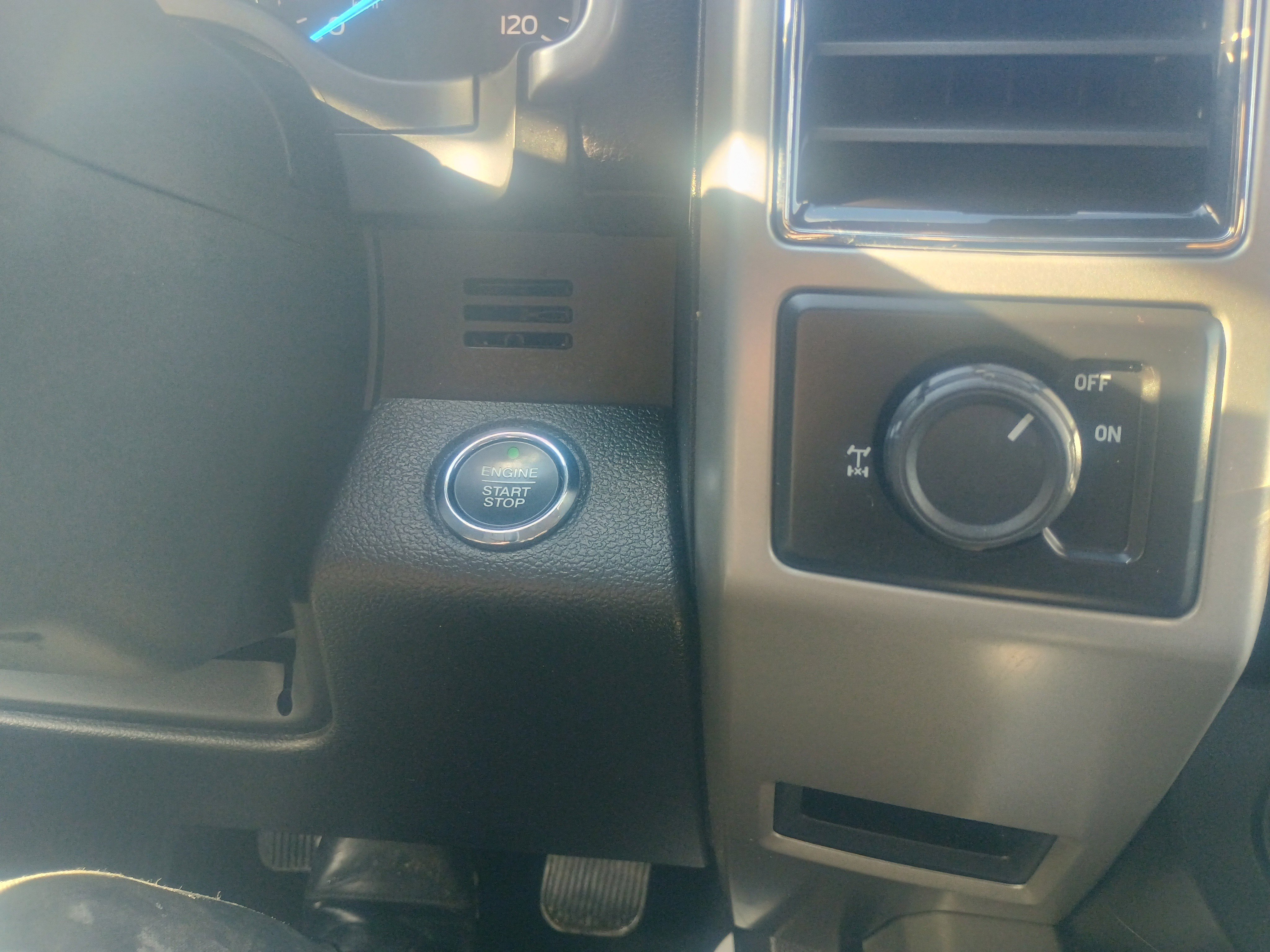 Used 2019 Ford F150 Lariat image 24