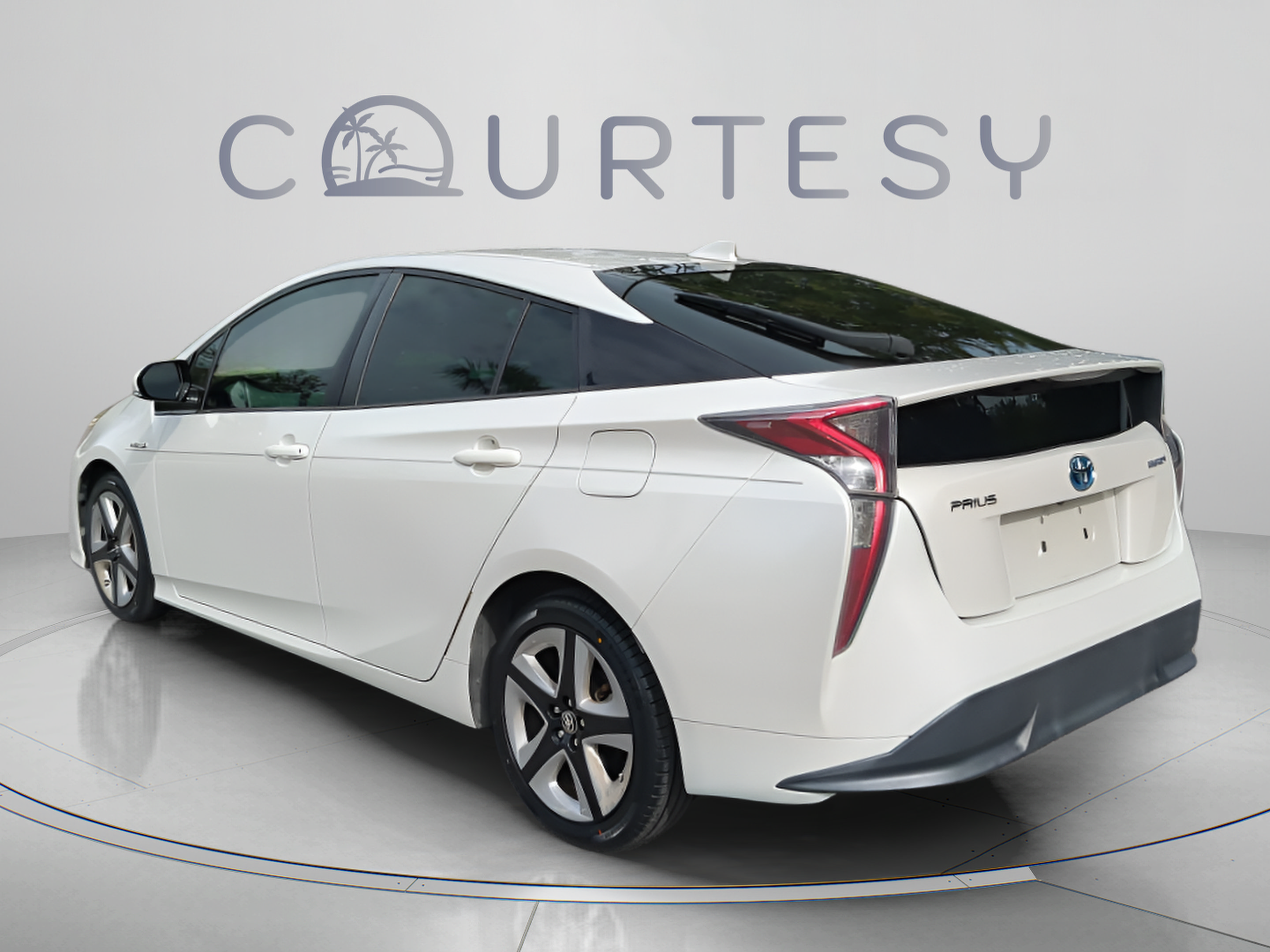 Used 2017 Toyota Prius Three Touring FWD image 5