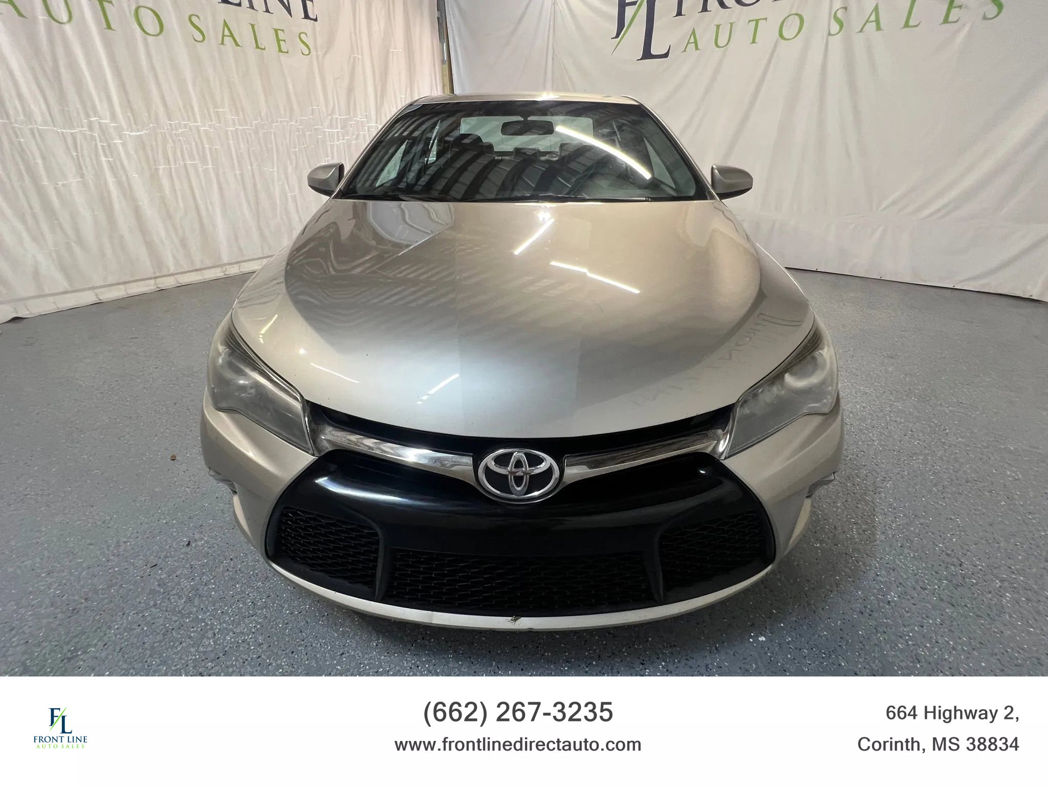 Used 2016 Toyota Camry SE image 2