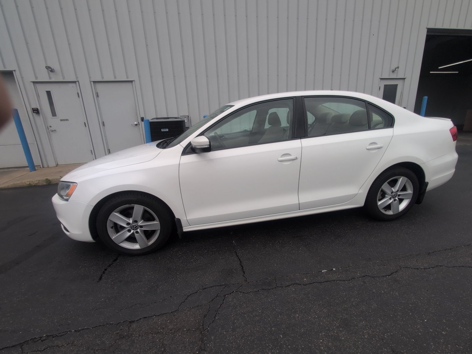 Used 2012 Volkswagen Jetta TDI FWD image 2