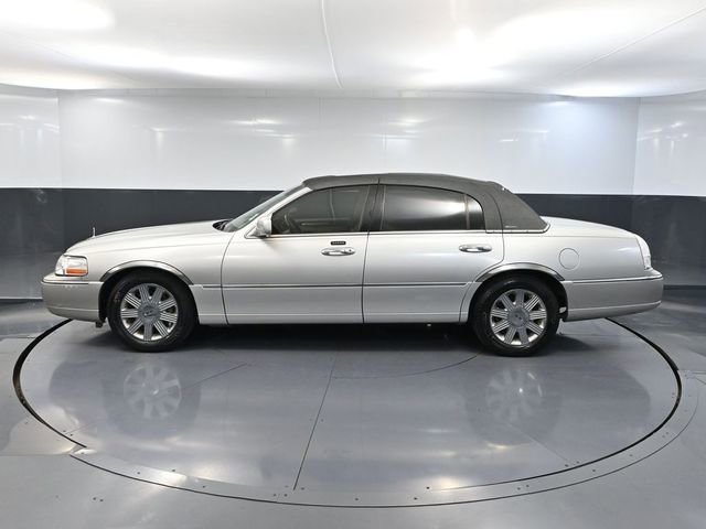 Used 2004 Lincoln Town Car Ultimate RWD image 8