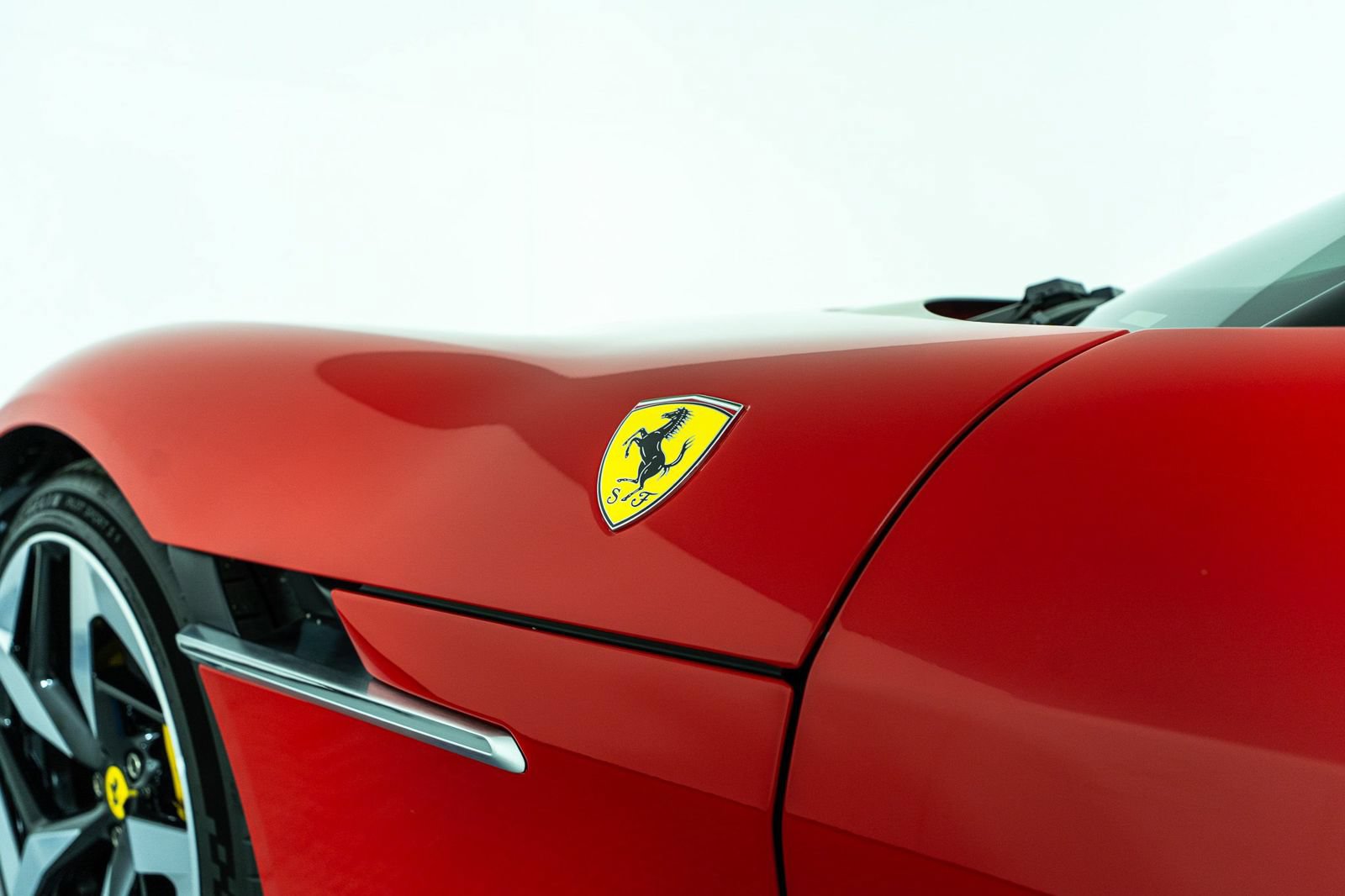 Certified 2025 Ferrari 12Cilindri RWD image 15