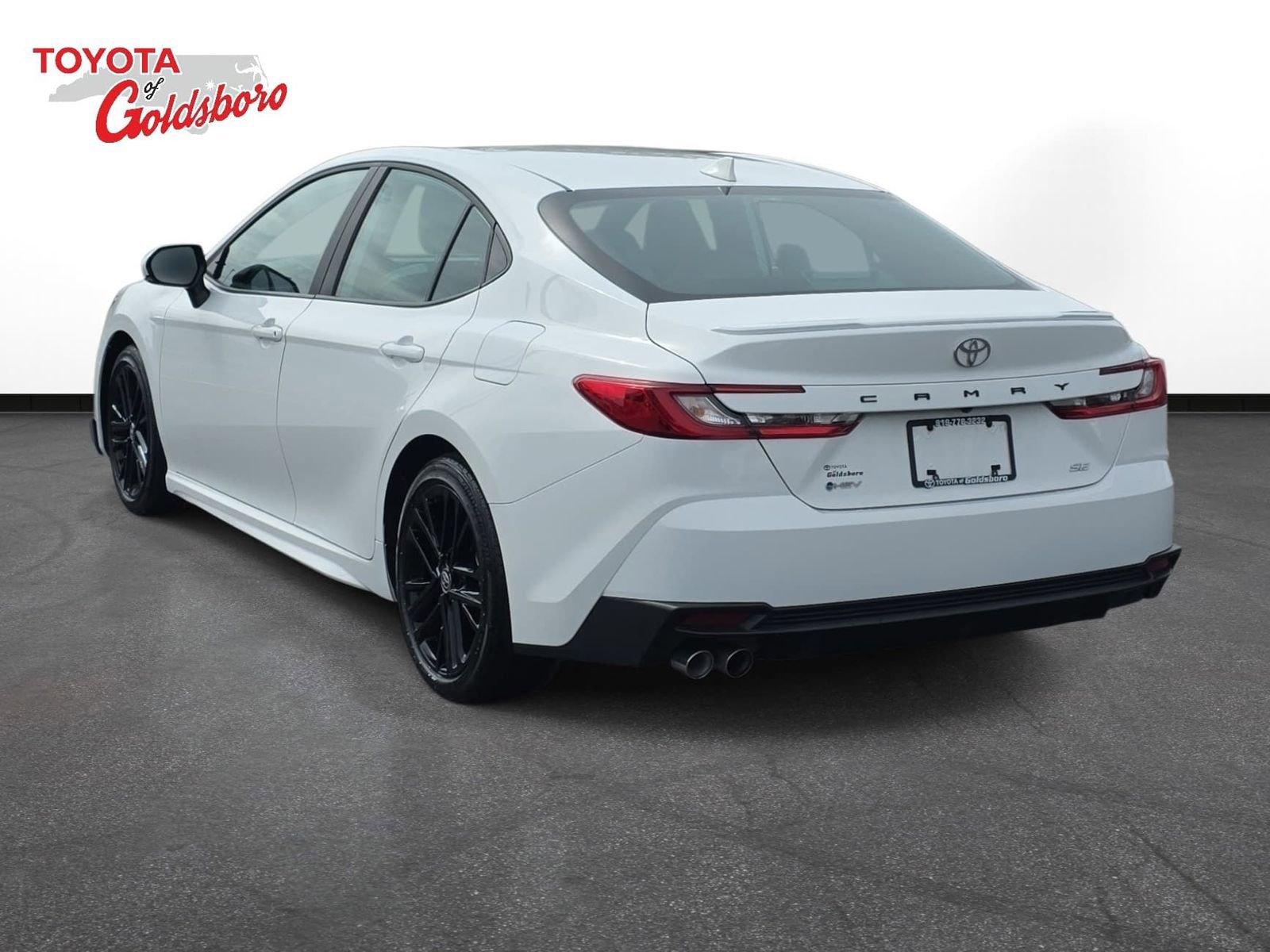 Used 2025 Toyota Camry SE w/ Multimedia Upgrade Package image 7